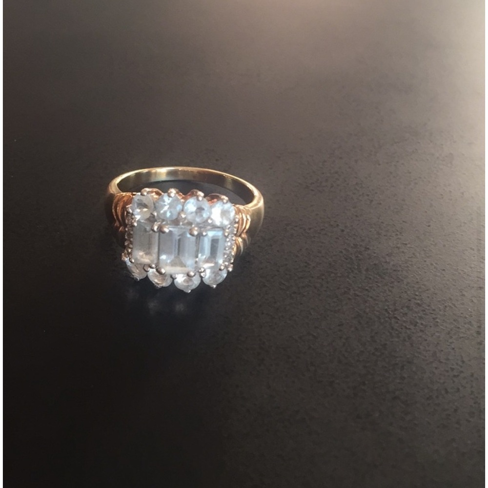 10k gold and aquamarine stones ring